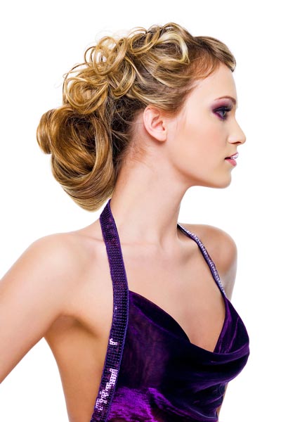 Lockige lockere Hochsteckfrisur mit Chignon