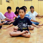 weiter zu - Eignet sich Meditation für Kinder?