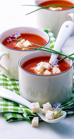 Tomaten-Mozzarella-Suppe