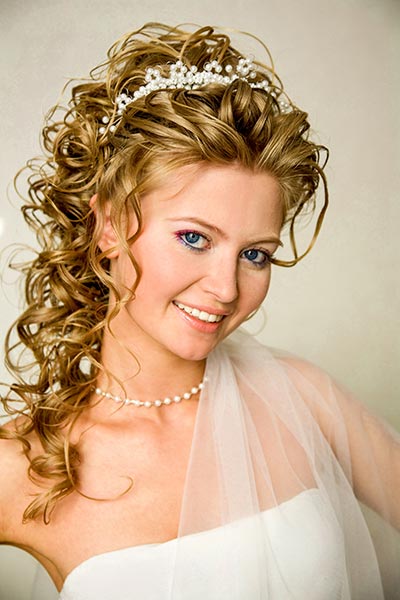 Haarschmuck für Braut und Hochzeit - Kostbare Tiara mit Perlen