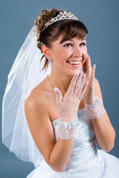 Diadem mit braut hochsteckfrisur Hochsteckfrisuren hochzeit