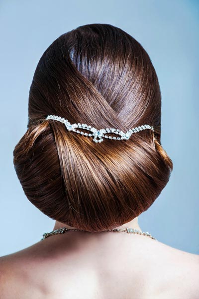 Chignon mit funkelndem Haarreif