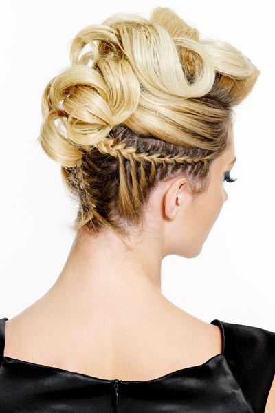 Elegante Flechtfrisur mit großen Locken - Geflochtene Hochsteckfrisuren