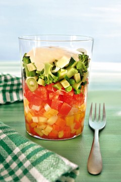 Basenfasten Rezepte: Salatcocktail mit Kartoffeldressing