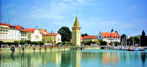 Ein Wellnesswochenende oder einen Wellnessurlaub in Bayern: Hafenpromenade in Lindau am Bodensee