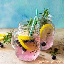 Blaubeer-Zitronen-Limonade mit Rosmarin