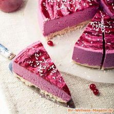 Leichte Low Carb Beeren-Kühlschranktorte