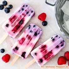 Low Carb Sommerbeeren-Joghurt-Eis am Stiel