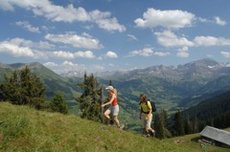 Urlaub Europa; Gstaad - Ob Bergwandern oder Gleitschirmfliegen - für jeden Geschmack ist etwas dabei.