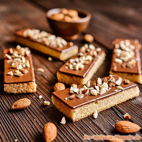 Low-Carb-Mandelgebäck mit Schokoguss