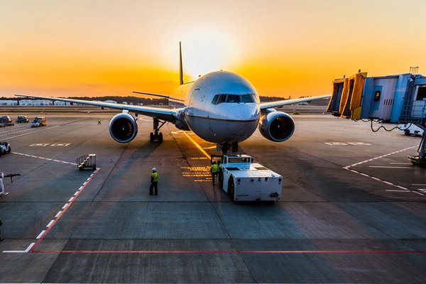 Günstig parken am Flughafen & Geld sparen