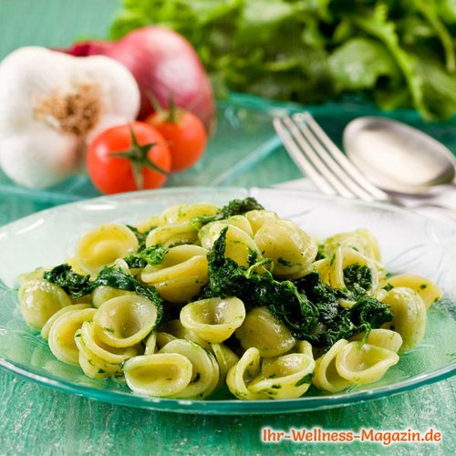 Low-Carb-Pasta mit Grünkohl und Knoblauch