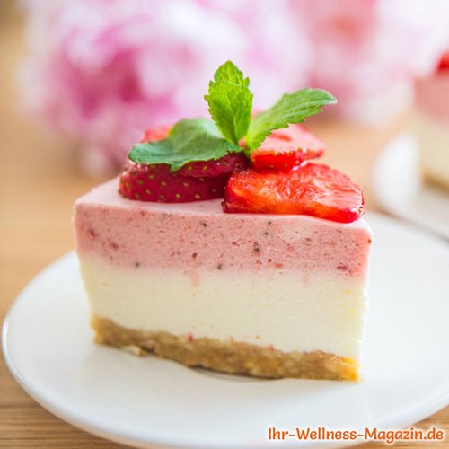 Leichte Low Carb Erdbeer-Quarktorte