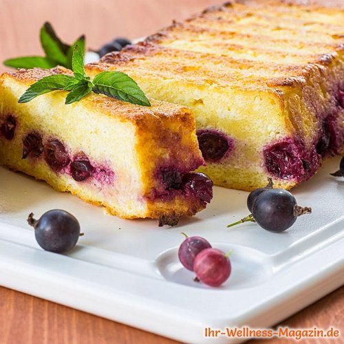 Kalorienarmer Buttermilchkuchen mit Beeren