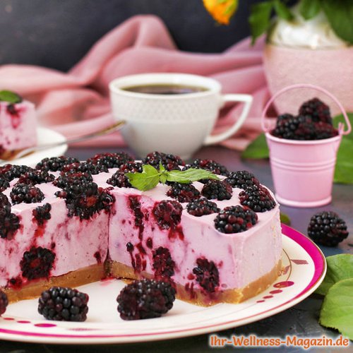 Low-Carb-Joghurttorte mit Brombeeren 