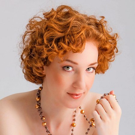 Mittellange und kurze Haare mit Locken: Schöne Naturlocken in verführerischem Goldblond