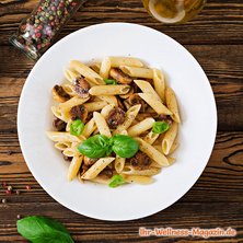 Low-Carb-Penne mit Pilzen und Basilikum