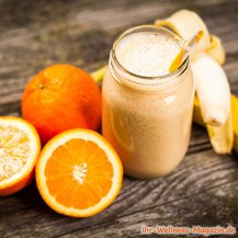 Cremiger Eiweißshake mit Orange und Banane