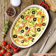 Low-Carb-Auflauf mit Tomaten, Paprika und Oliven