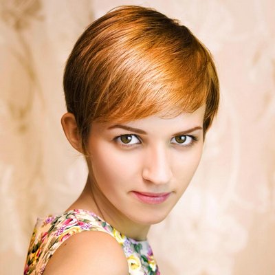 Pixie Cut mit Schrägpony