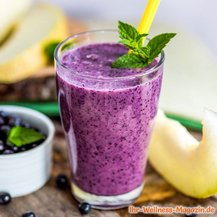 Cremiger Blaubeer-Eiweißshake mit Melone