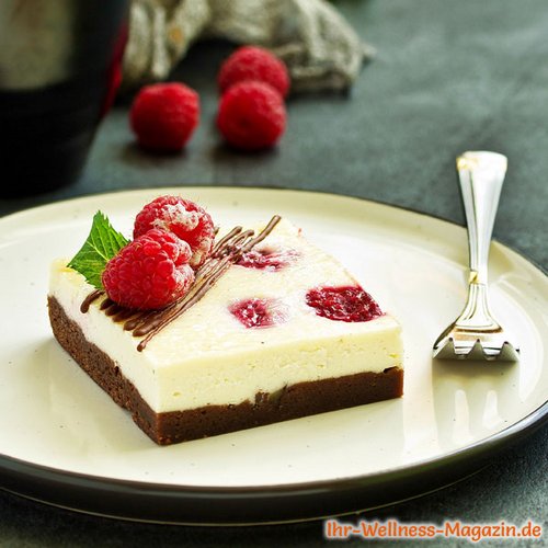 Low Carb Vanille-Schoko-Quarkkuchen mit Himbeeren