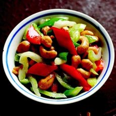 Chinesische Rezepte: Staudensellerie mit Cashewnüssen