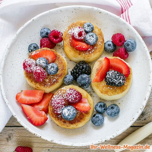 Protein-Quark-Pancakes mit Joghurt und Beeren