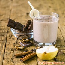 Schoko-Eiweißshake mit Birne und Zimt