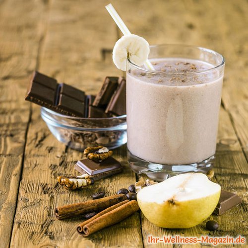 Schoko-Eiweißshake mit Birne und Zimt