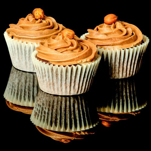 Low Carb Nuss-Cupcakes mit Nougat-Frosting