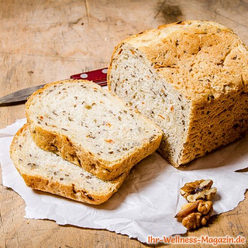 Eiweißbrot mit Walnüssen und Karotten