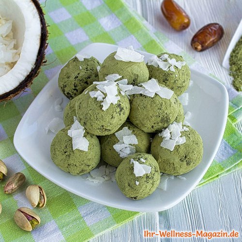 Pistazien-Energy-Balls mit Matcha