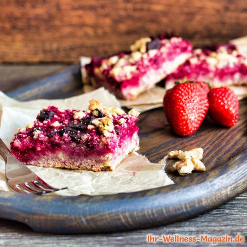 Low Carb Erdbeer-Streuselkuchen mit Schoko und Nuss