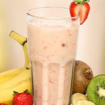 Buttermilch-Shake mit Erdbeeren und Banane