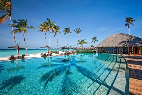 Malediven Insel Halaveli im Nord Ari Atoll: Ein Hotel am Strand auf den Malediven