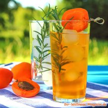 Aprikosen-Limonade mit Rosmarin
