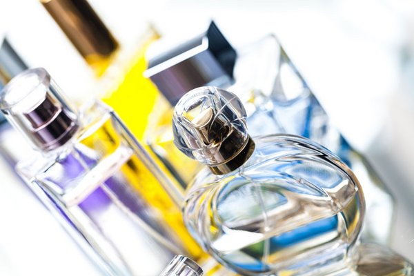 Die 5 besten Parfums für Frauen im Jahr 2023: neue Trends und zeitlose Klassik
