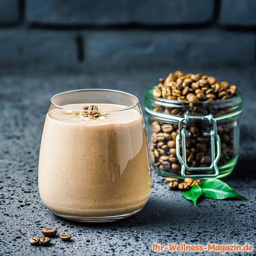 Cappuccino-Proteinshake mit Quark - Eiweißshake-Rezept zum Abnehmen