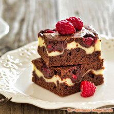 Low Carb Cheesecake-Brownies mit Himbeeren