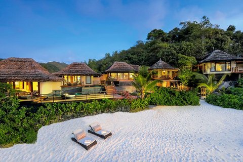 Seychellen-Insel Praslin: Weißer Strand vor Ihrer wunderschönen Villa am Meer