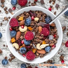 Frühstücksbowl mit Schoko-Granola