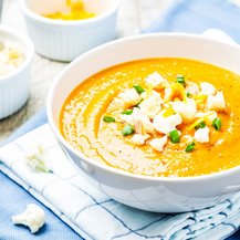 Einfache Low Carb Blumenkohl-Karotten-Suppe