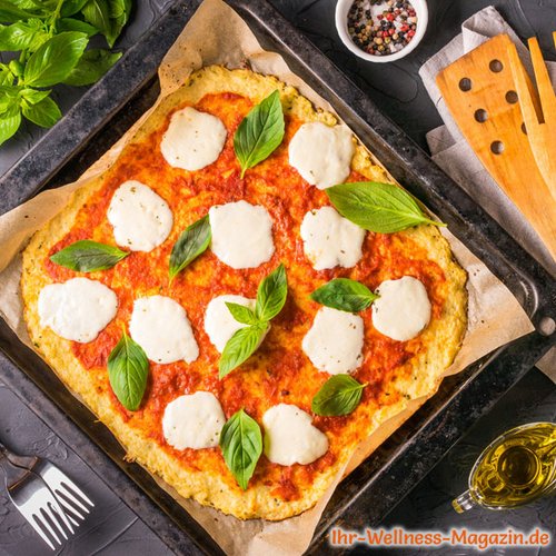 Low Carb Blumenkohl-Pizza mit Mozzarella
