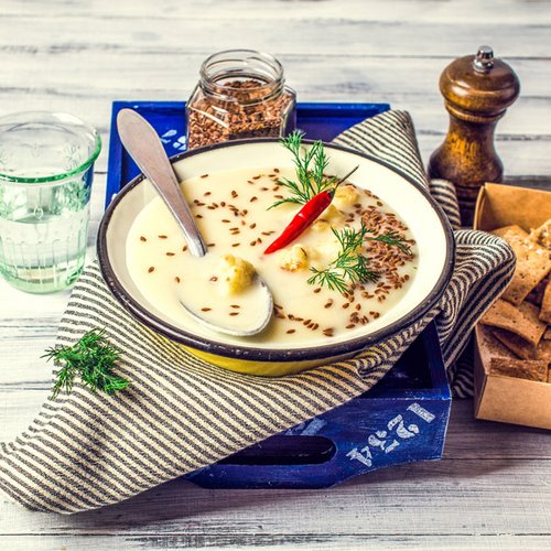 Scharfe Low Carb Blumenkohlsuppe mit Leinsamen