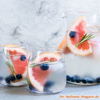 Grapefruit-Blaubeer-Rosmarin-Wasser