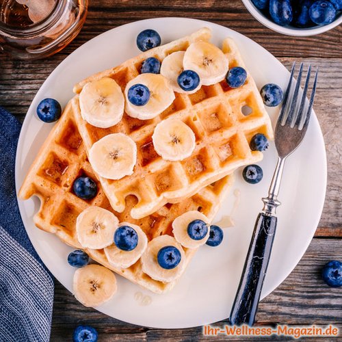 Vegane Low-Carb-Waffeln mit Obst