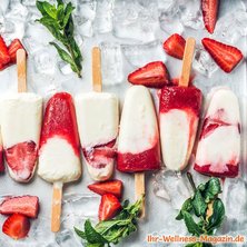 Low Carb Erdbeer-Joghurt-Eis am Stiel