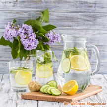 Ingwer-Zitronen-Gurken-Minze-Wasser