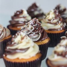 Low Carb Bananen-Cupcakes mit Frischkäse-Frosting